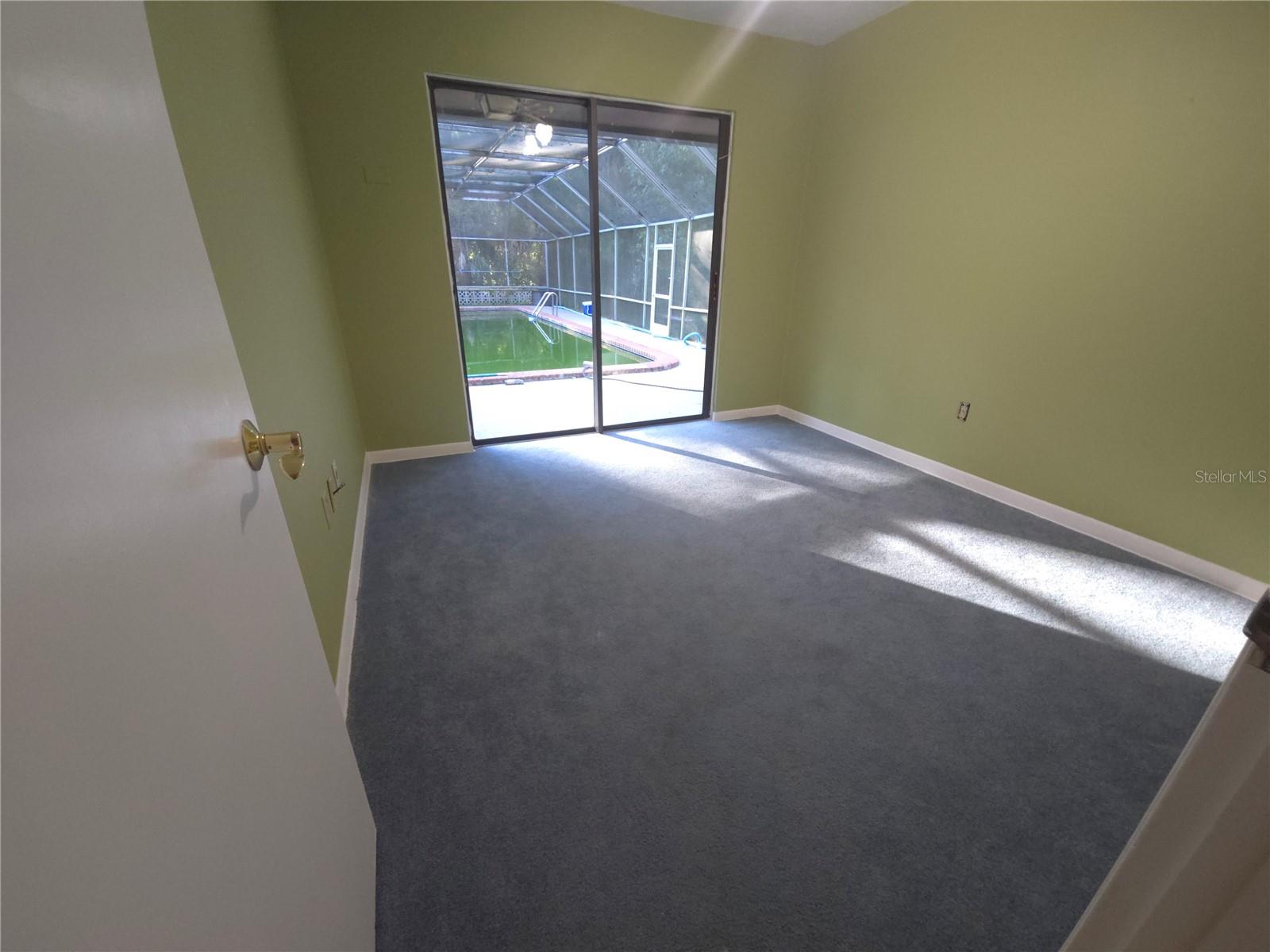 Image 17 of 70 For 6706 18 Avenue