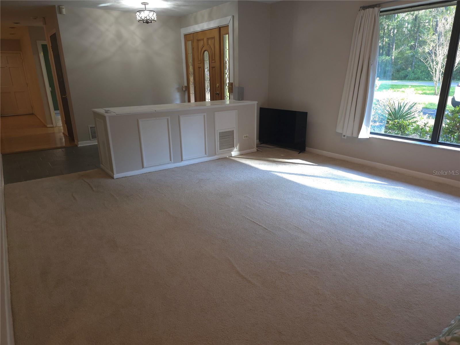 Image 2 of 70 For 6706 18 Avenue