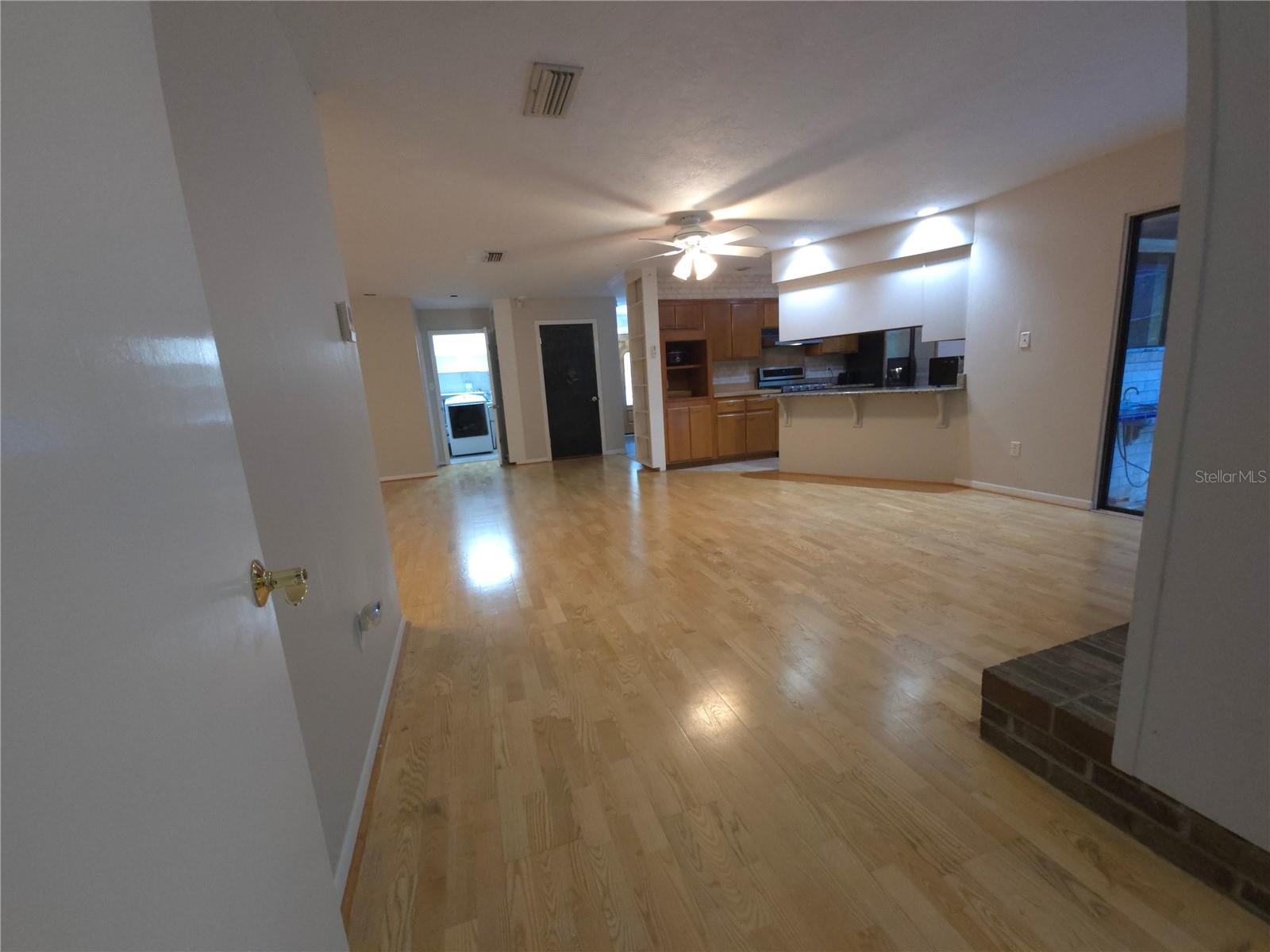 Image 22 of 70 For 6706 18 Avenue