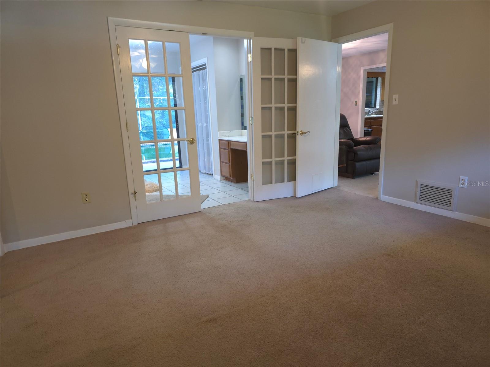 Image 3 of 70 For 6706 18 Avenue