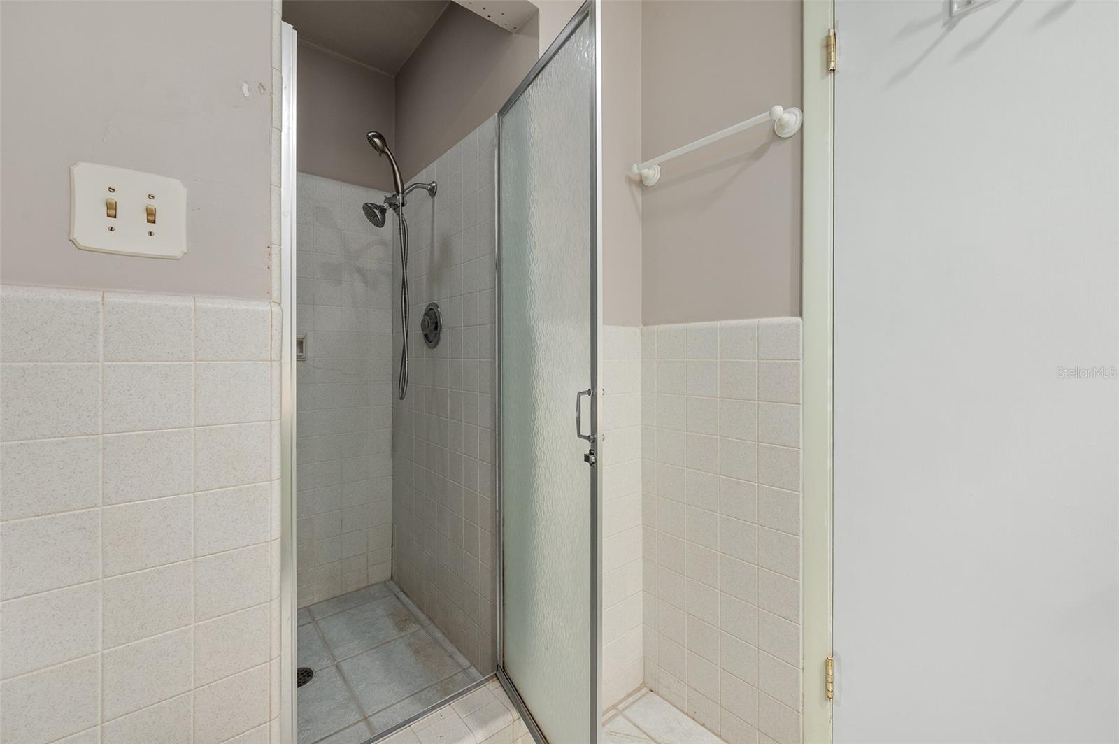 Image 36 of 70 For 6706 18 Avenue