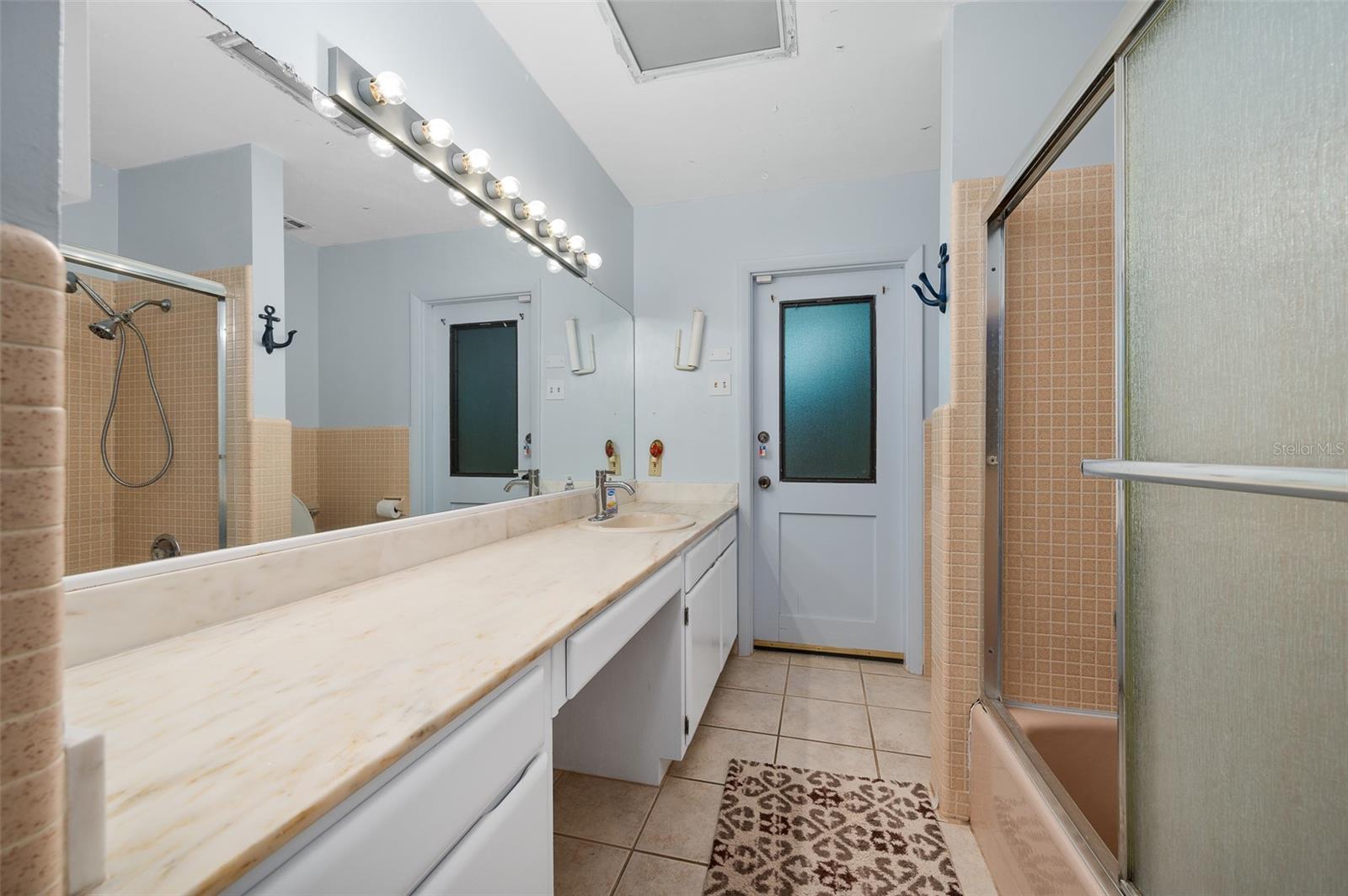 Image 40 of 70 For 6706 18 Avenue