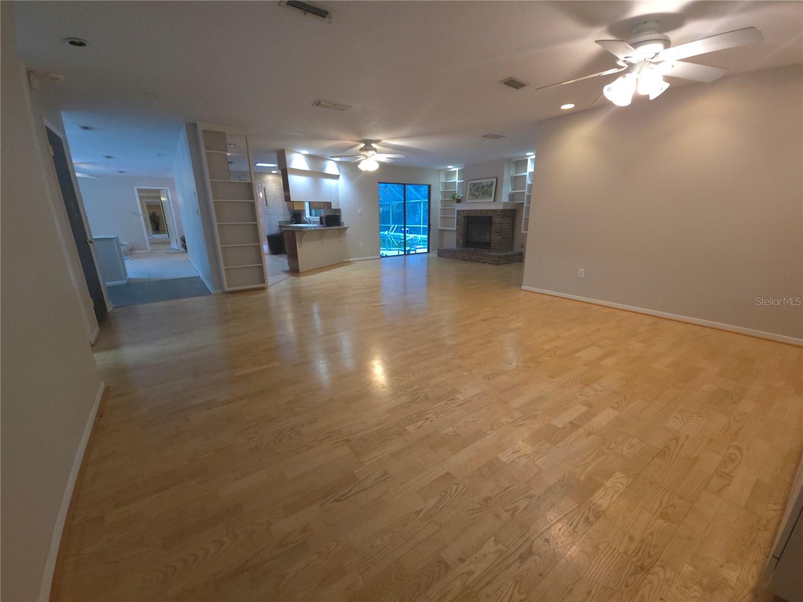 Image 9 of 70 For 6706 18 Avenue