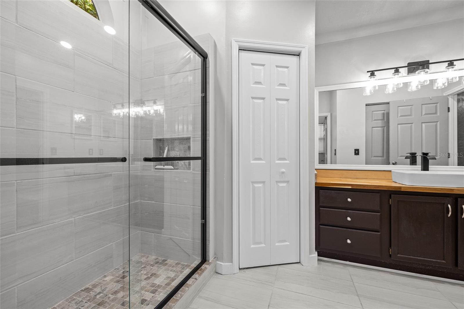 Image 21 of 37 For 8045 63rd Lane