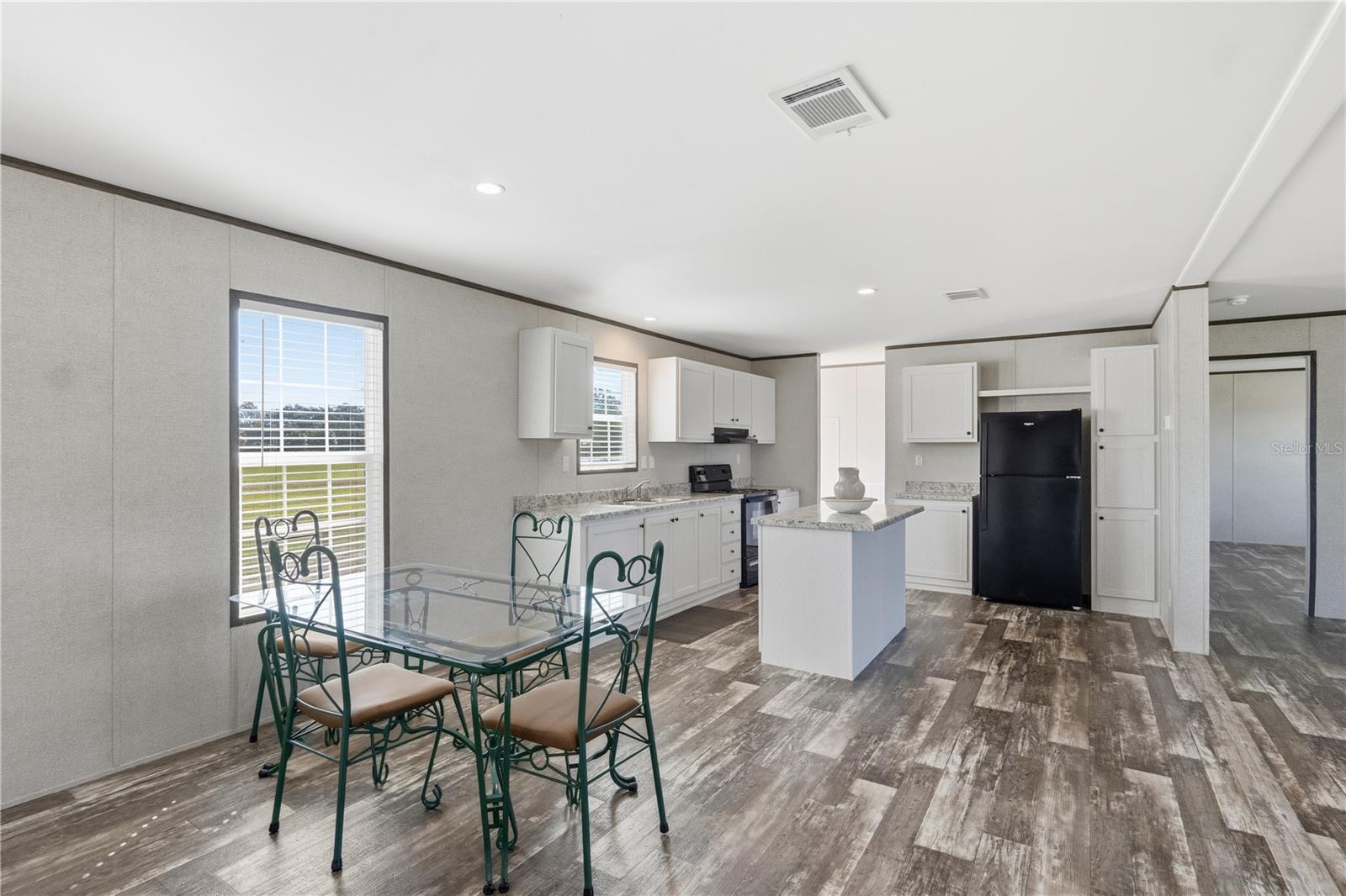 Image 15 of 41 For 9870 62nd Court