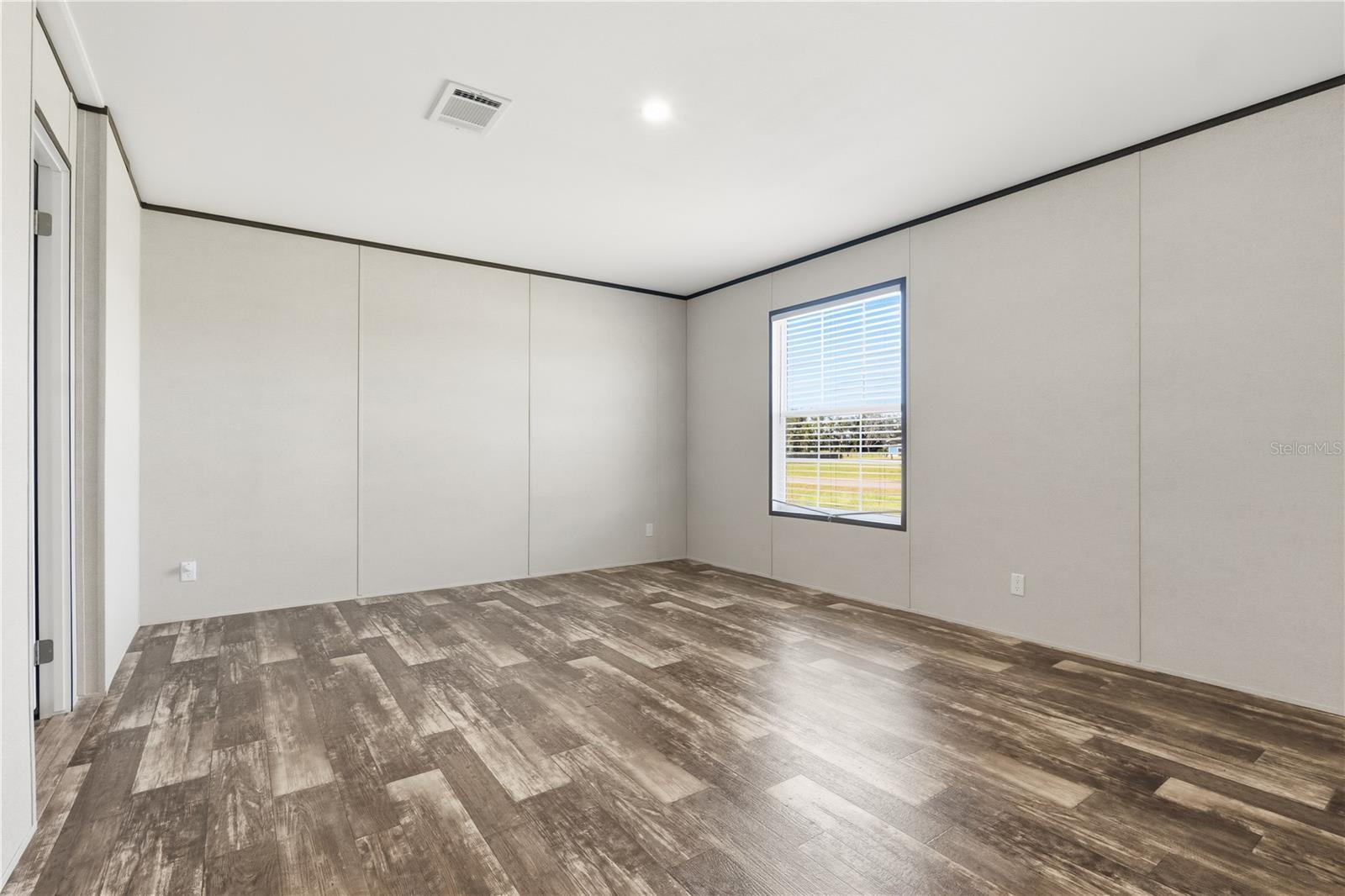 Image 21 of 41 For 9870 62nd Court