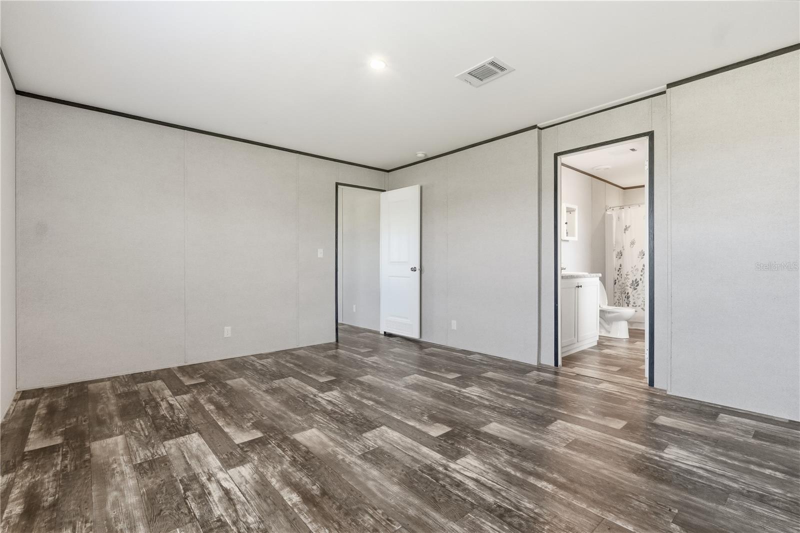 Image 22 of 41 For 9870 62nd Court