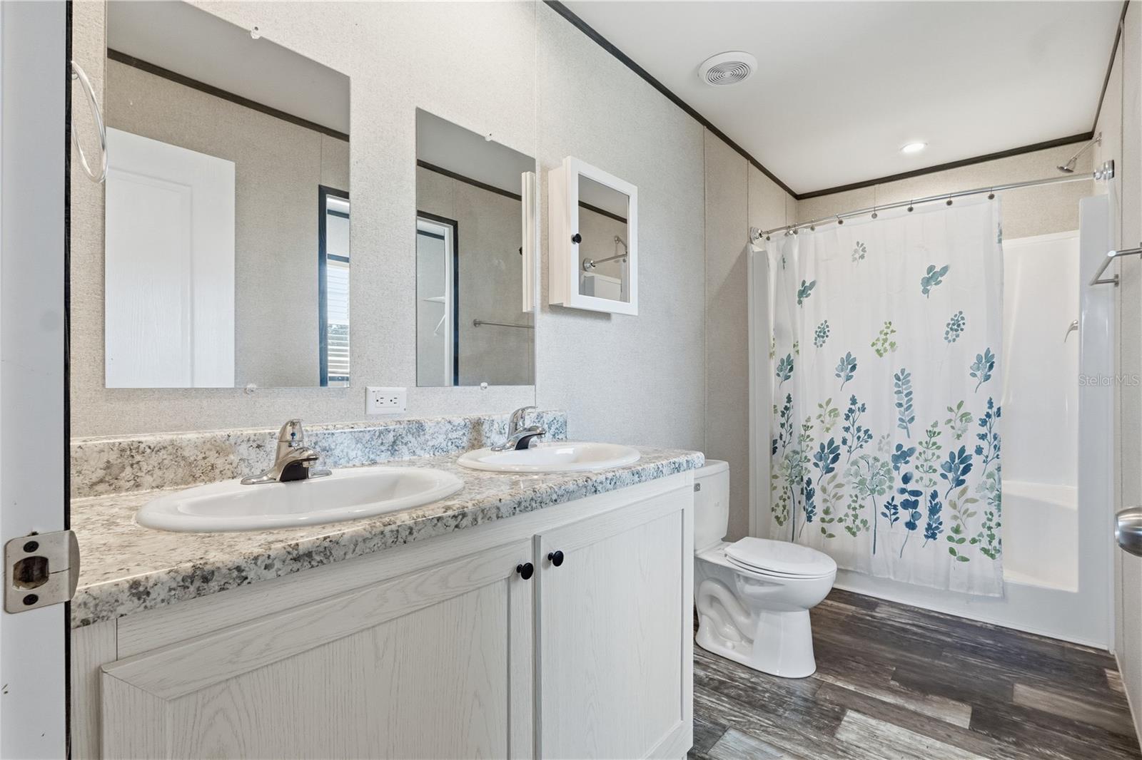 Image 23 of 41 For 9870 62nd Court