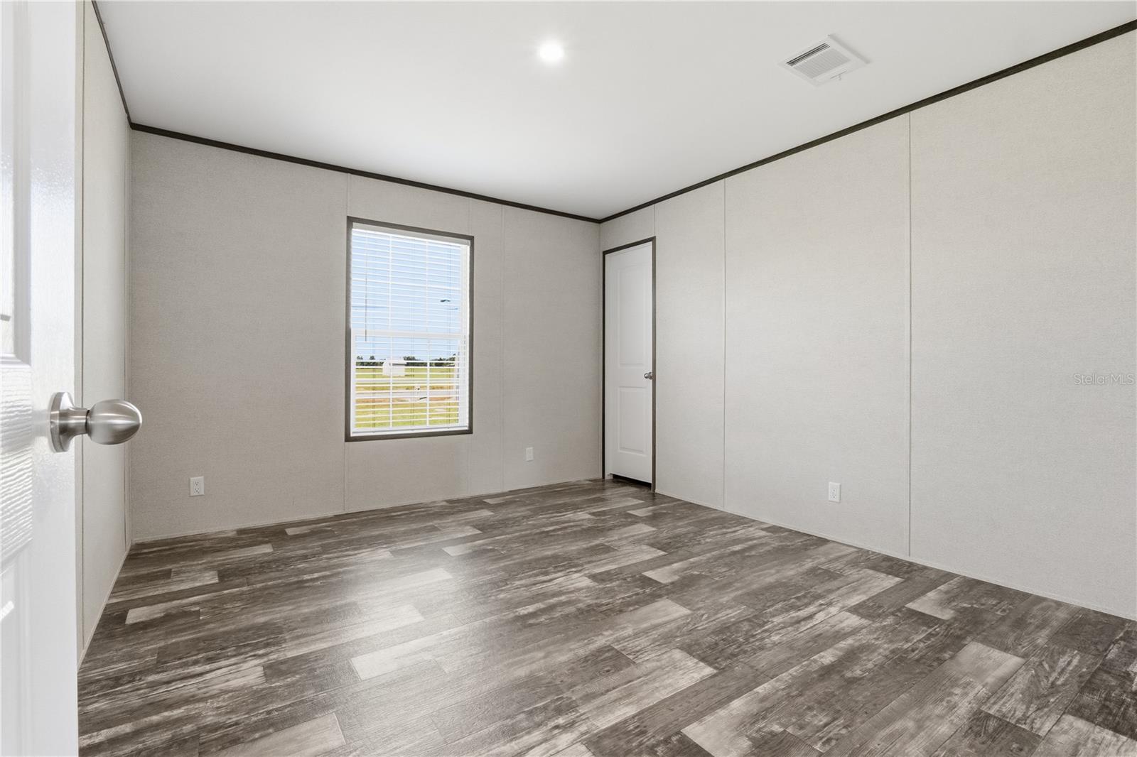 Image 29 of 41 For 9870 62nd Court