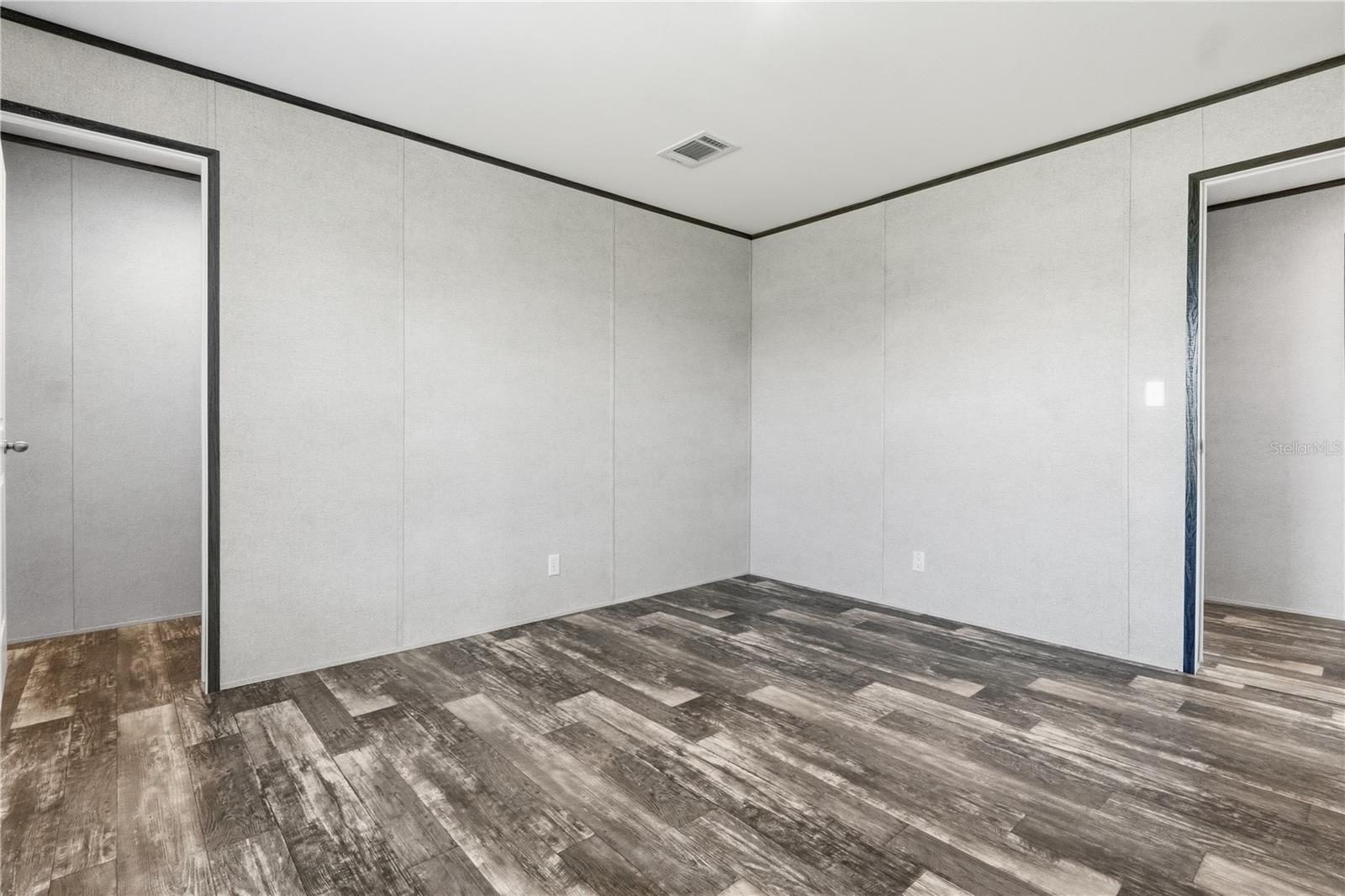 Image 30 of 41 For 9870 62nd Court