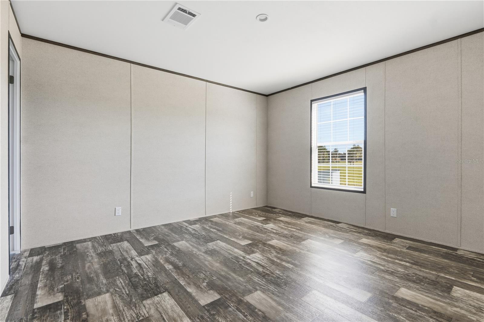 Image 31 of 41 For 9870 62nd Court