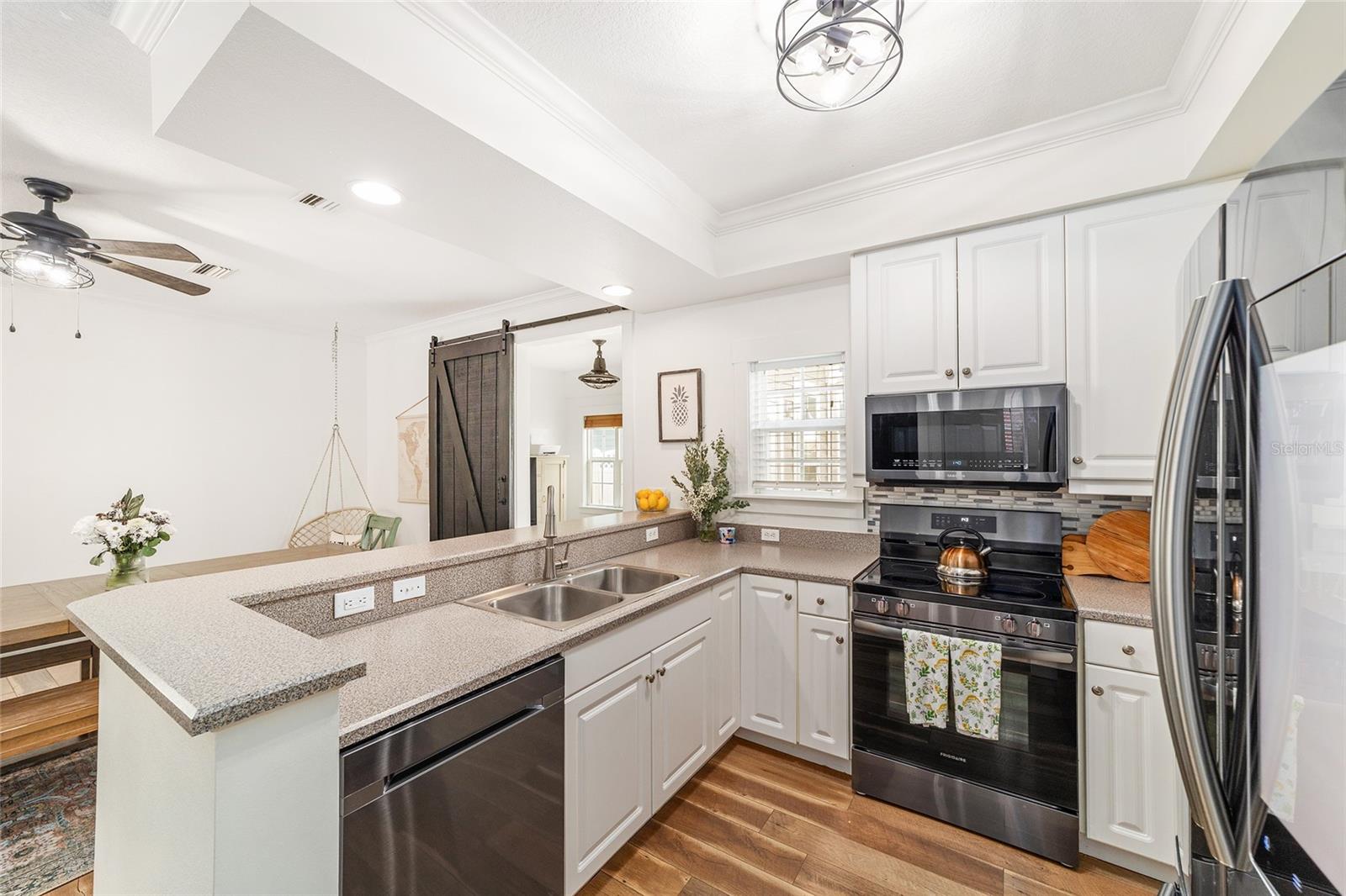 Image 14 of 81 For 12837 1st Place