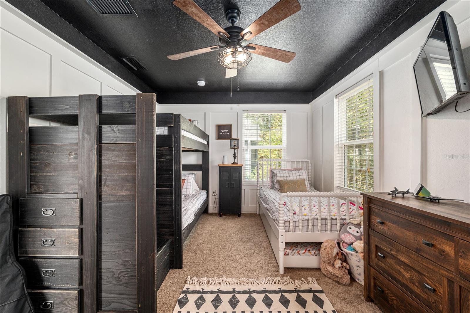 Image 33 of 81 For 12837 1st Place