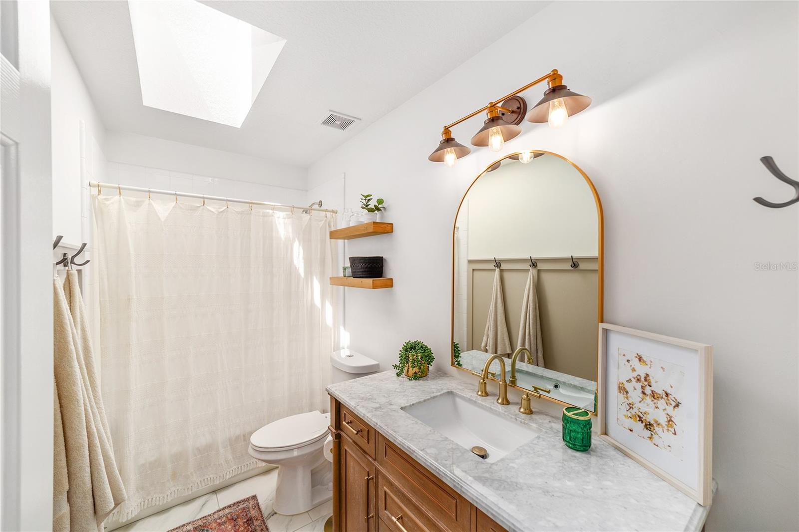 Image 34 of 81 For 12837 1st Place