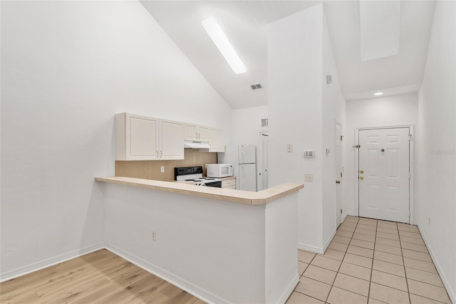 Image 11 of 40 For 13200 Newberry Road V120