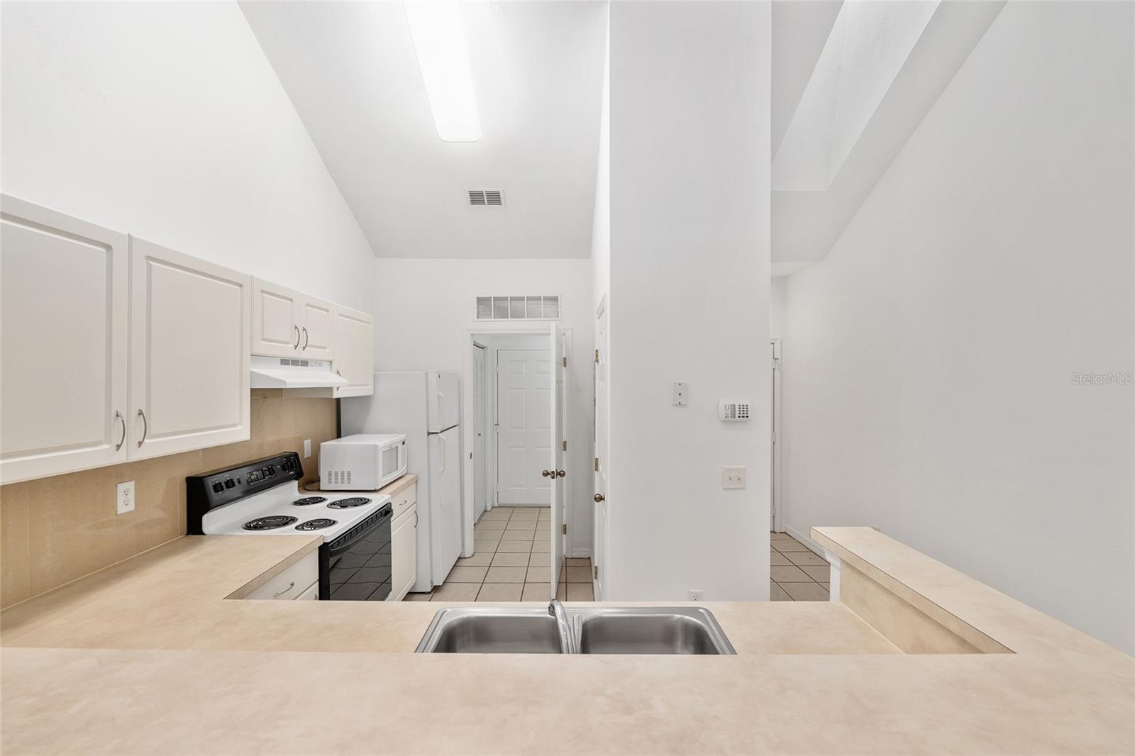 Image 12 of 40 For 13200 Newberry Road V120