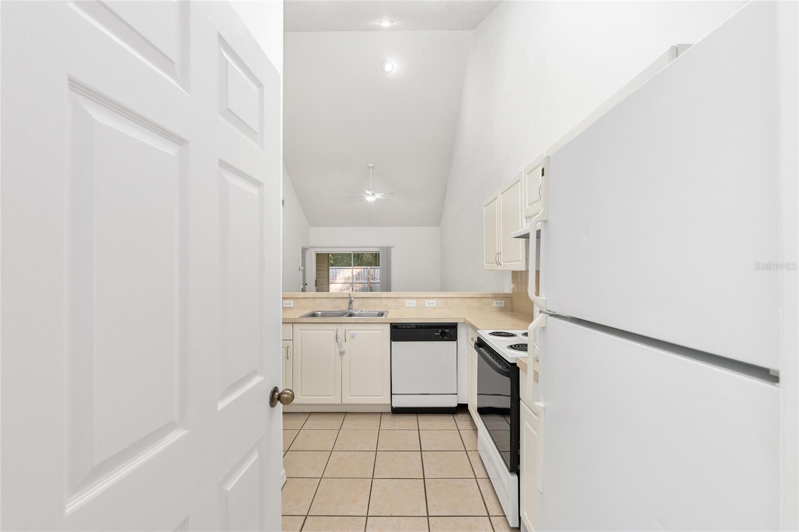 Image 15 of 40 For 13200 Newberry Road V120