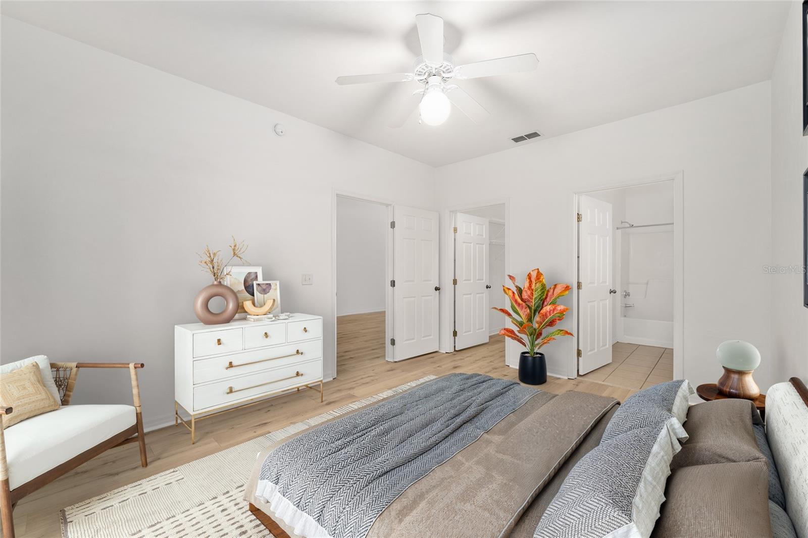 Image 17 of 40 For 13200 Newberry Road V120