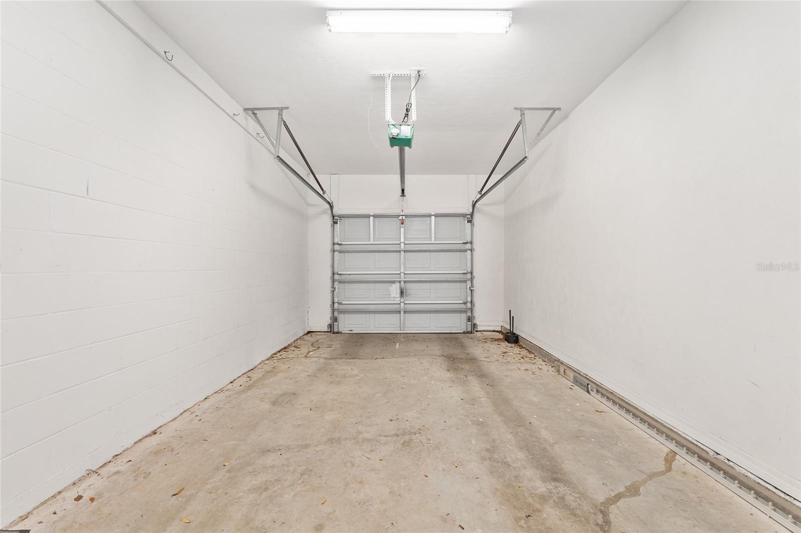 Image 24 of 40 For 13200 Newberry Road V120