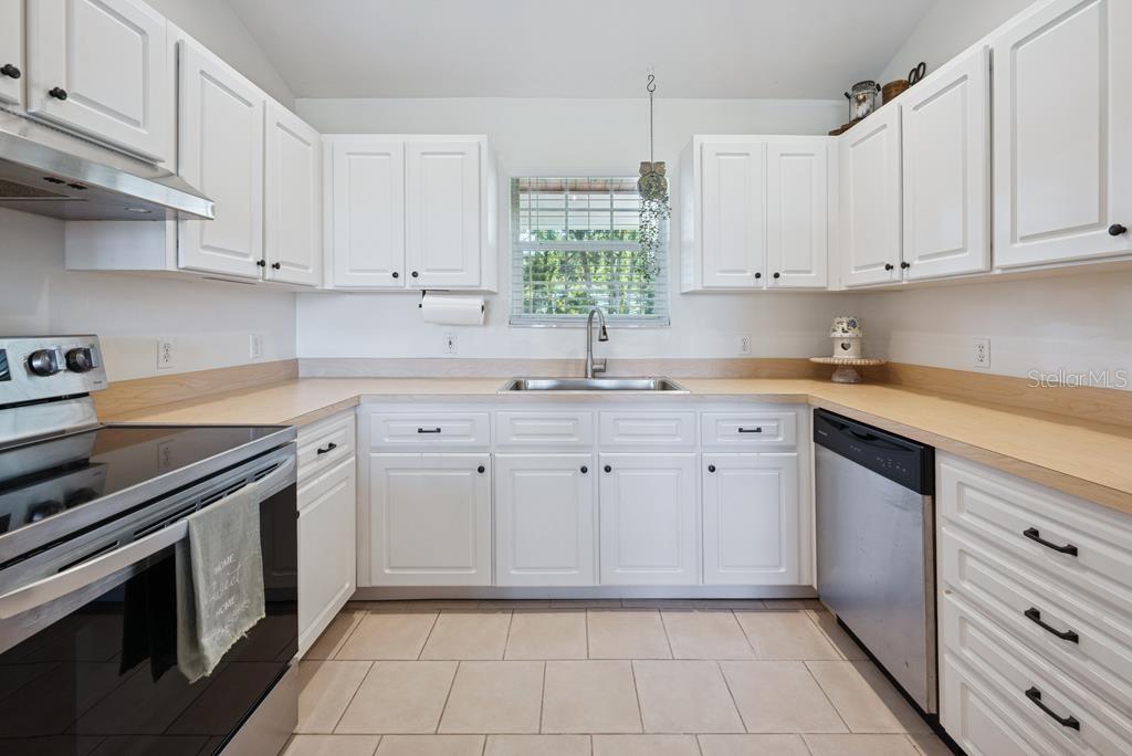 Image 36 of 56 For 6531 82nd Court