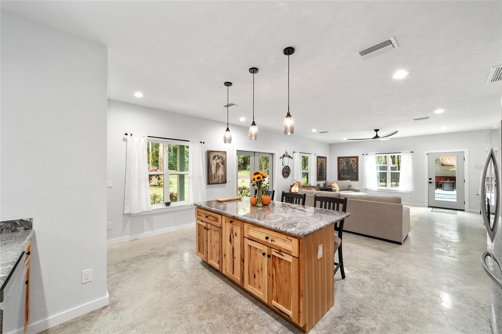 Image 12 of 87 For 19189 Us Highway 301