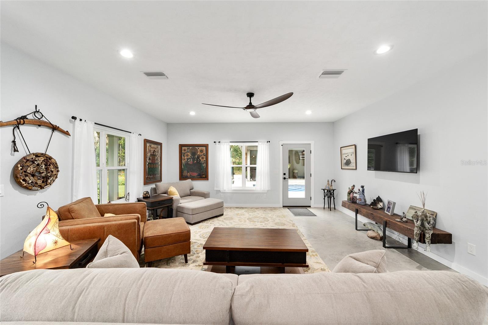 Image 3 of 87 For 19189 Us Highway 301