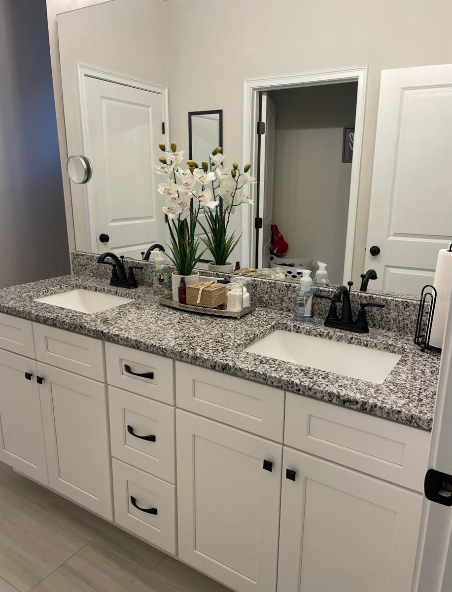 Image 12 of 16 For 15756 126 Lane