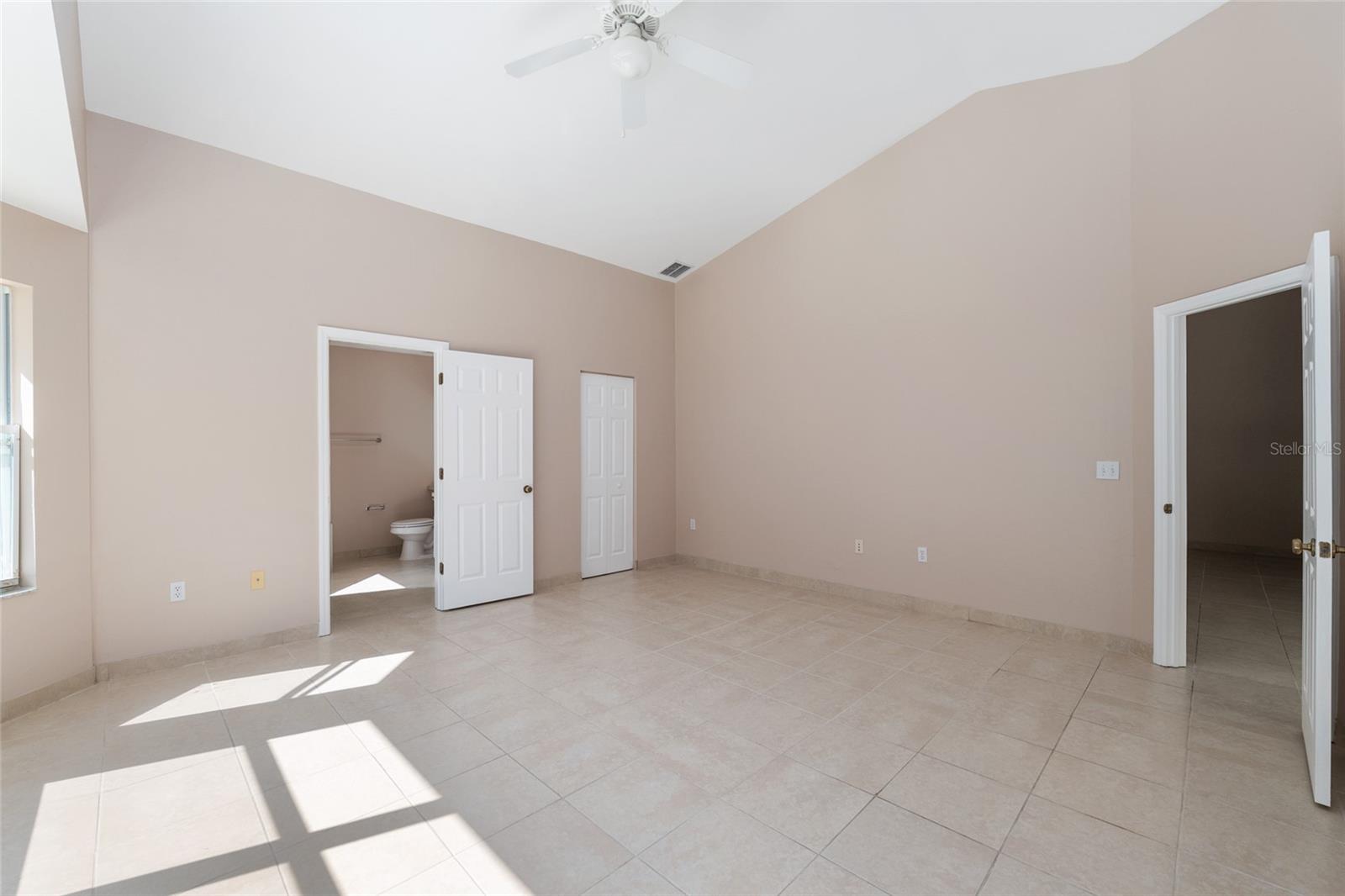 Image 14 of 38 For 2051 49th Avenue