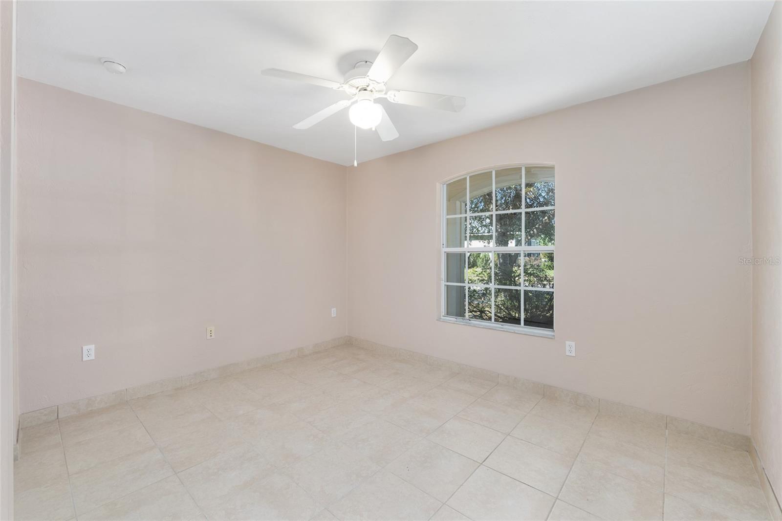 Image 20 of 38 For 2051 49th Avenue