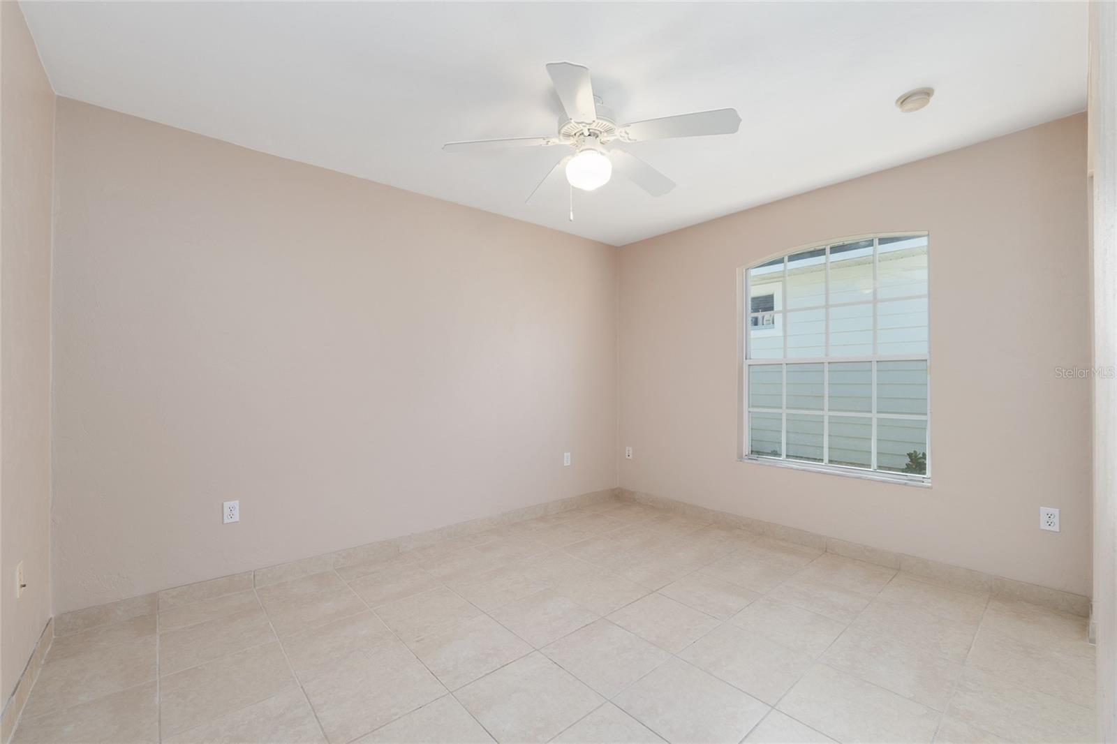 Image 23 of 38 For 2051 49th Avenue