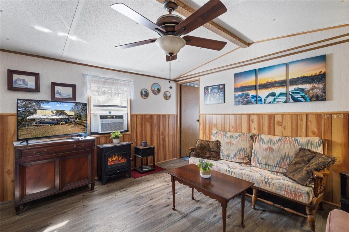 Image 4 of 39 For 7639 6th Street