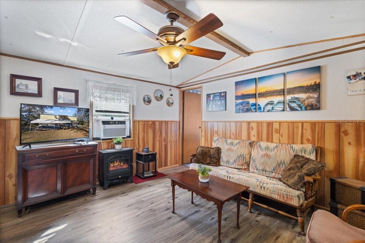 Image 6 of 39 For 7639 6th Street