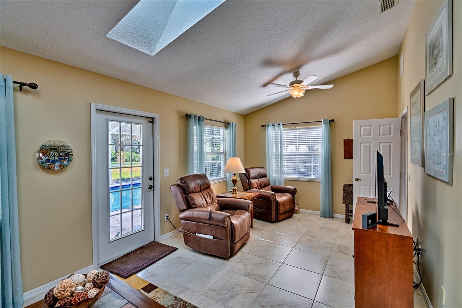 Image 14 of 39 For 19715 93rd Lane Road