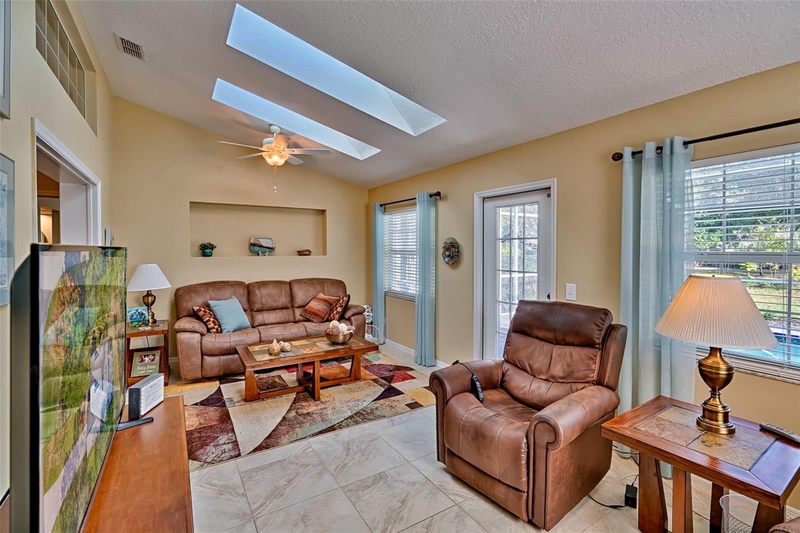 Image 15 of 39 For 19715 93rd Lane Road