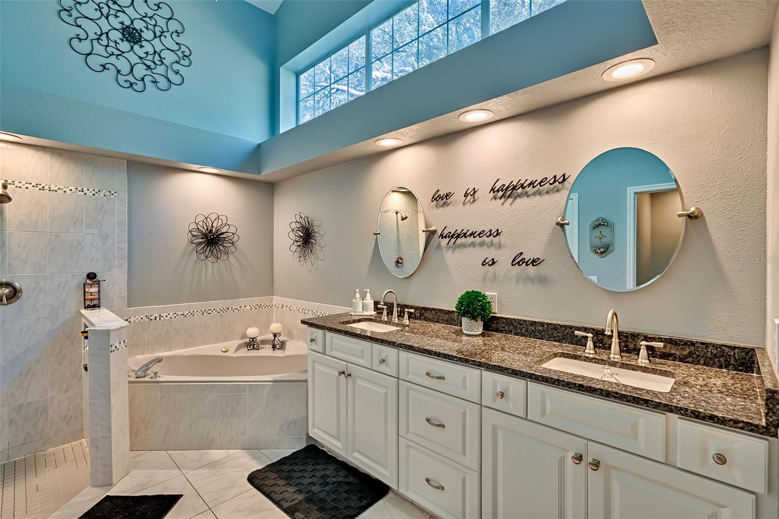 Image 18 of 39 For 19715 93rd Lane Road