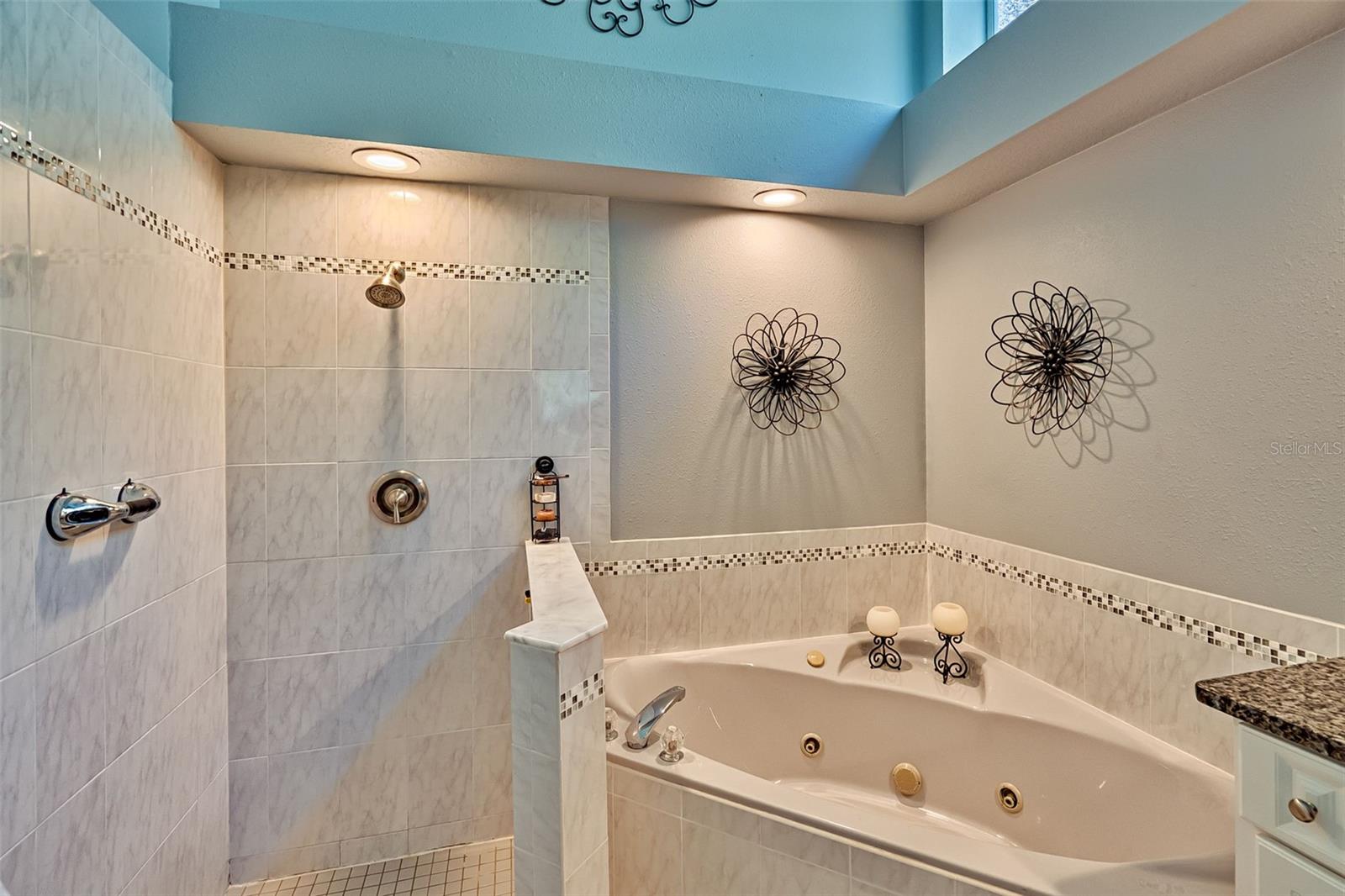 Image 19 of 39 For 19715 93rd Lane Road