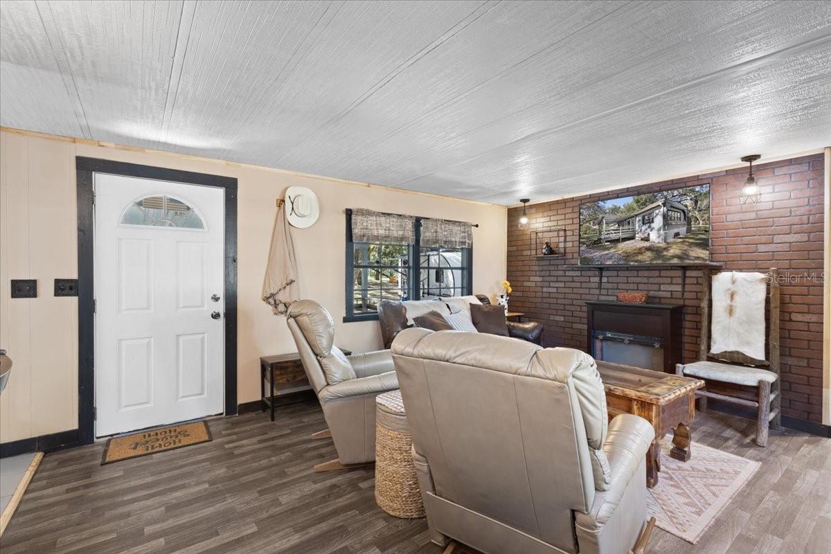 Image 2 of 41 For 966 818th Street