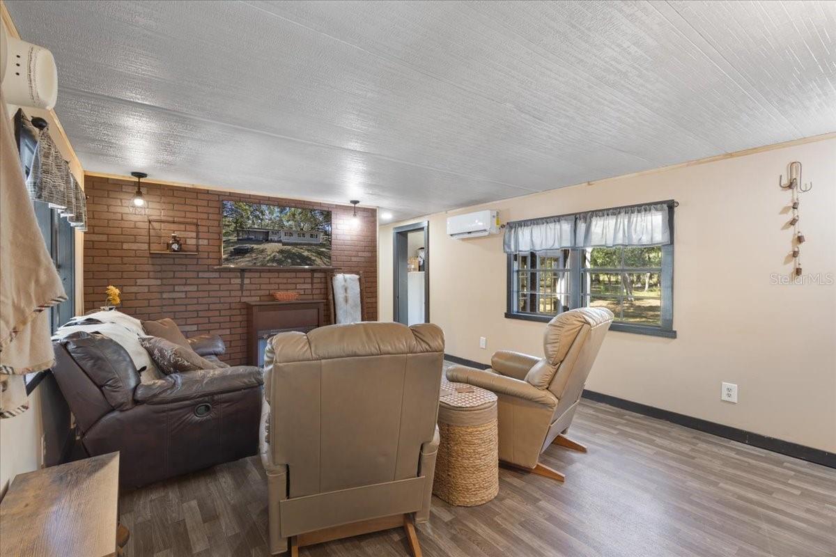 Image 3 of 41 For 966 818th Street