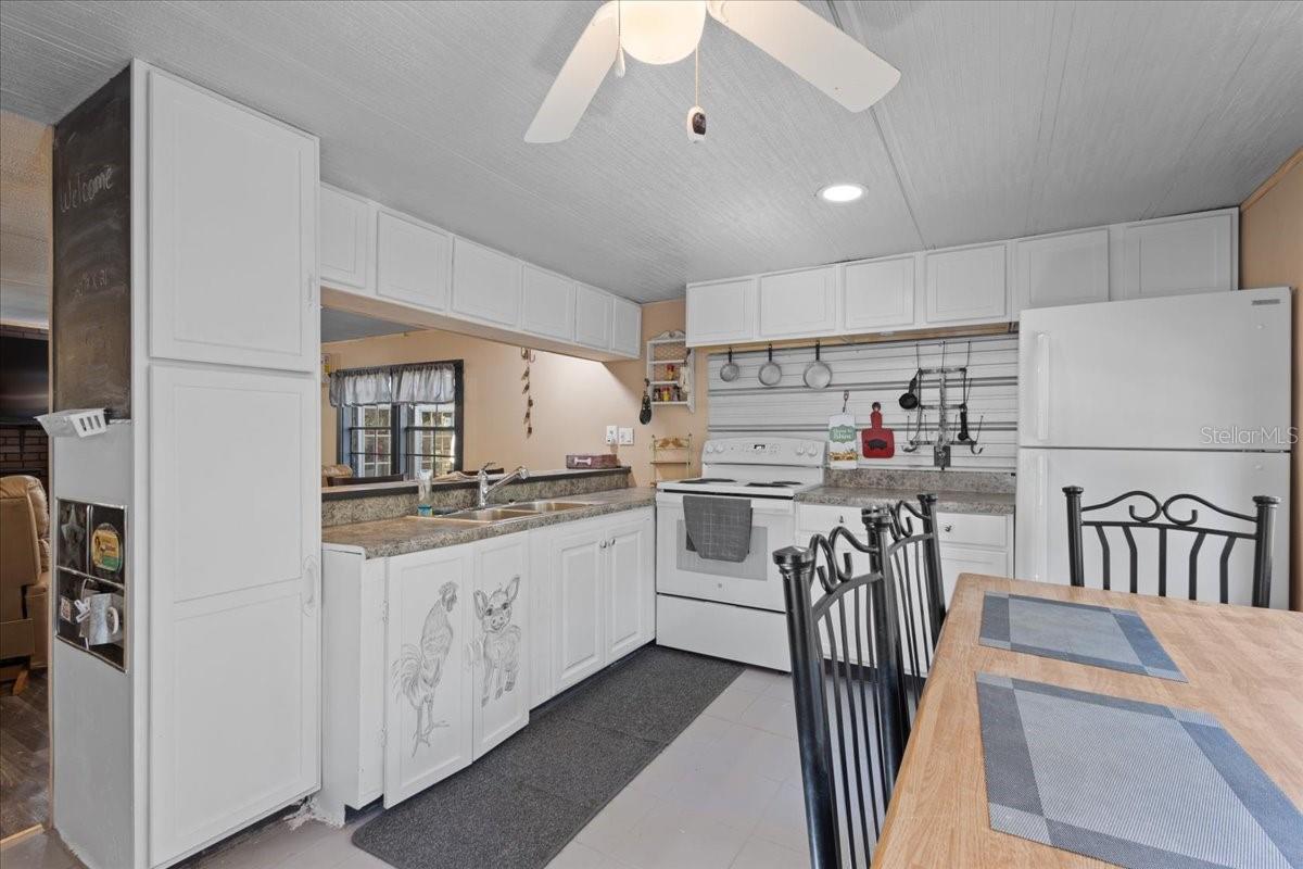 Image 6 of 41 For 966 818th Street