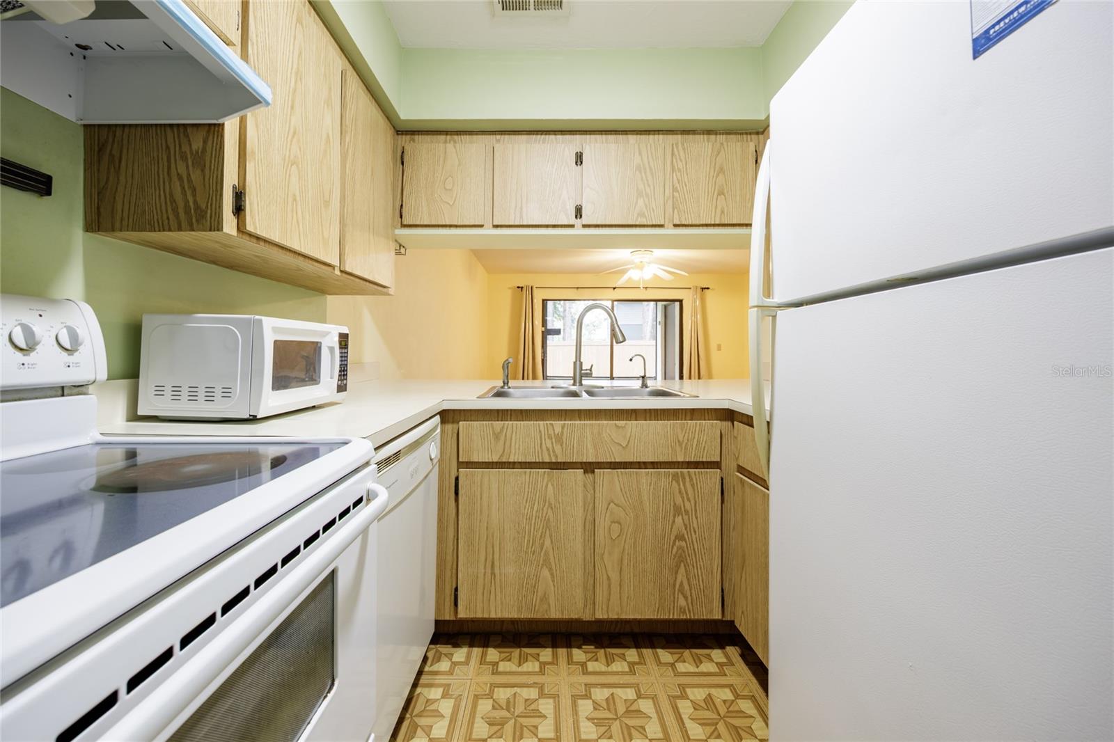 Image 6 of 16 For 2635 Sw 35th Pl Apt  1001