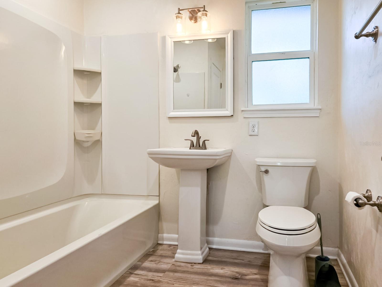 Image 27 of 34 For 518 27th Avenue