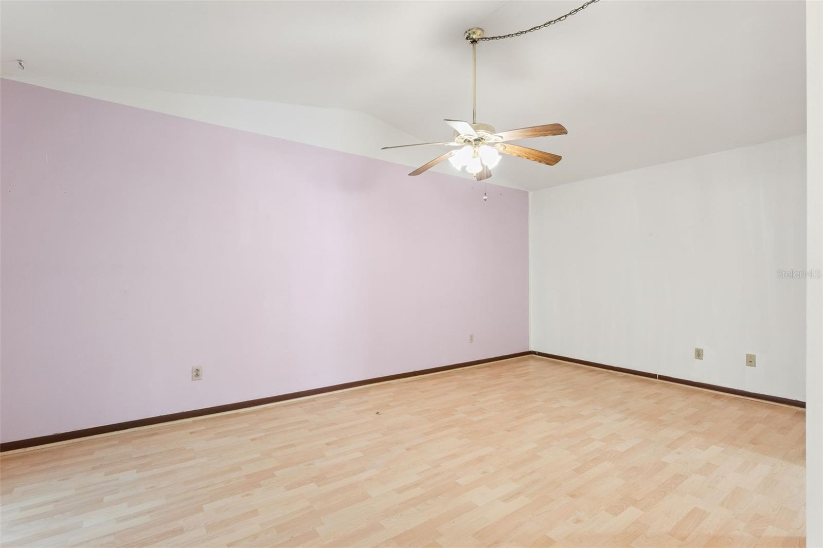 Image 17 of 33 For 404 San Leandro Drive