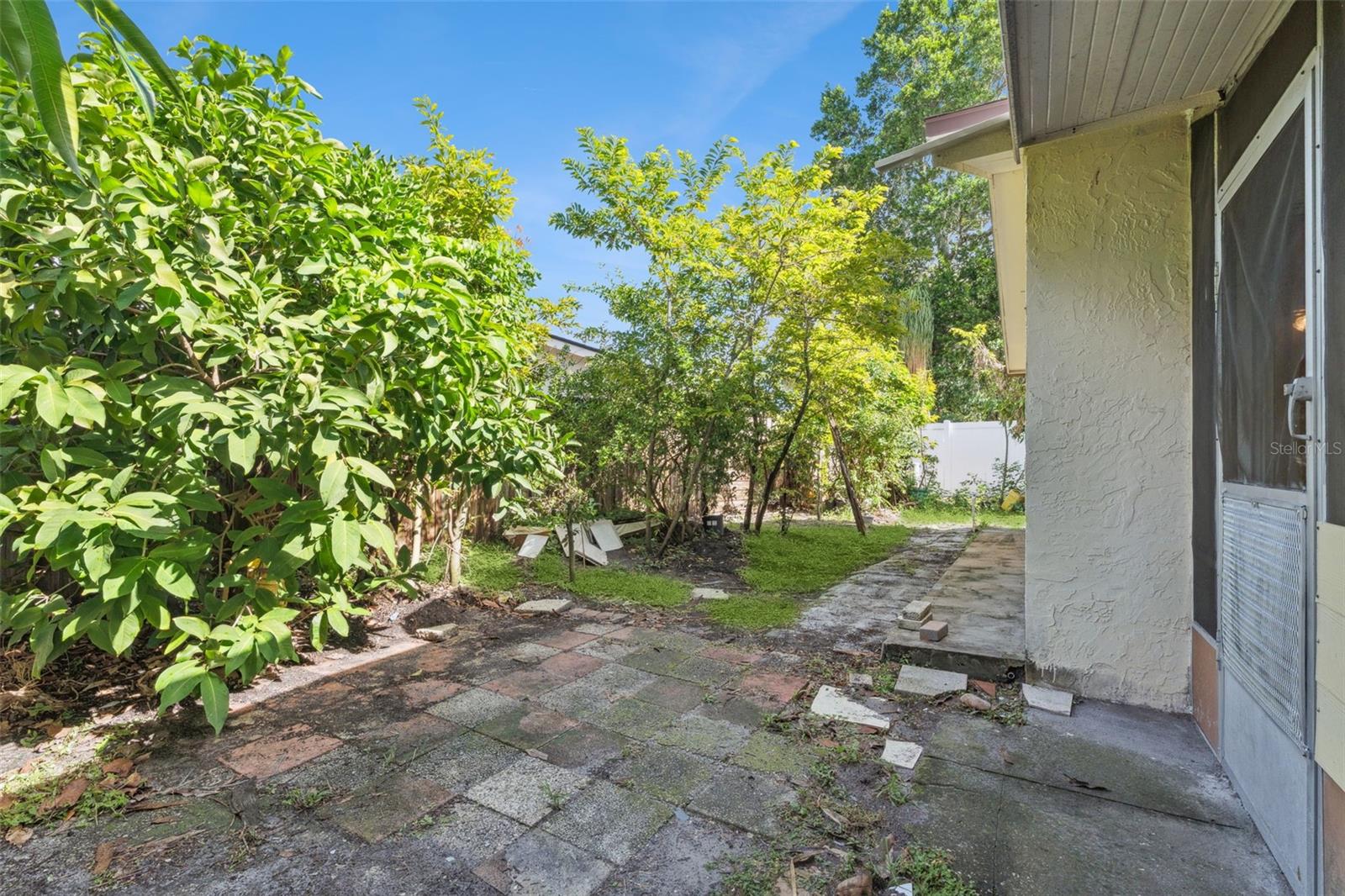 Image 22 of 33 For 404 San Leandro Drive