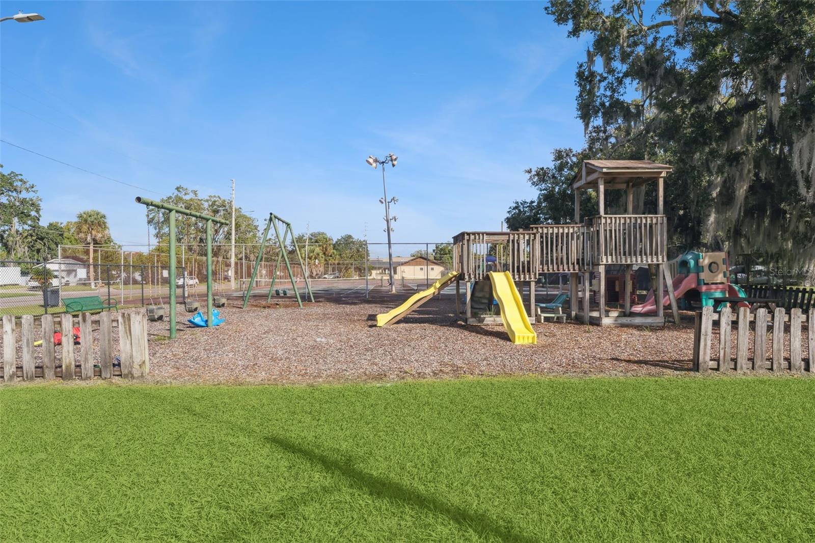 Image 27 of 33 For 404 San Leandro Drive