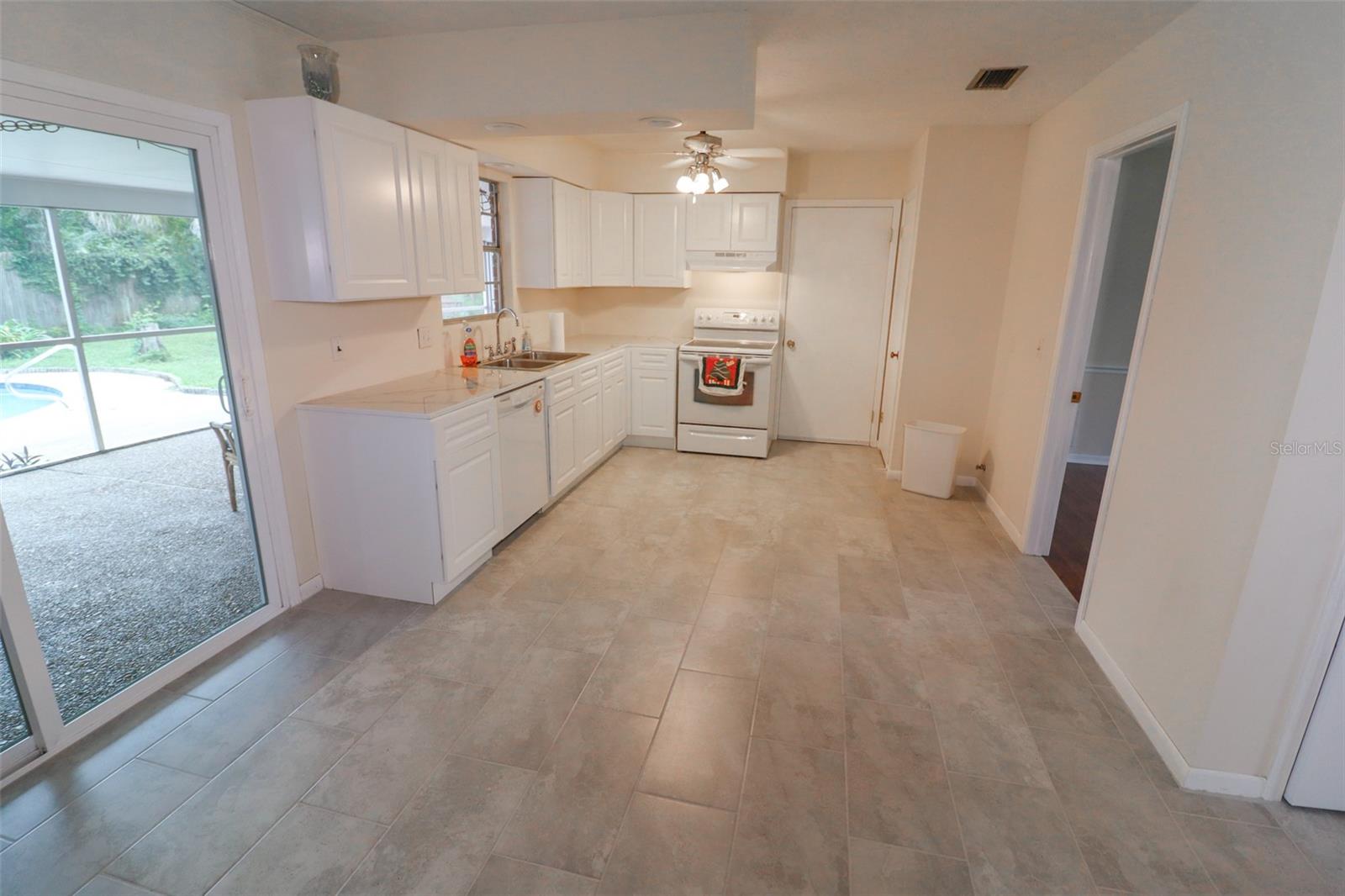 Image 10 of 31 For 3442 Red Oak Circle E