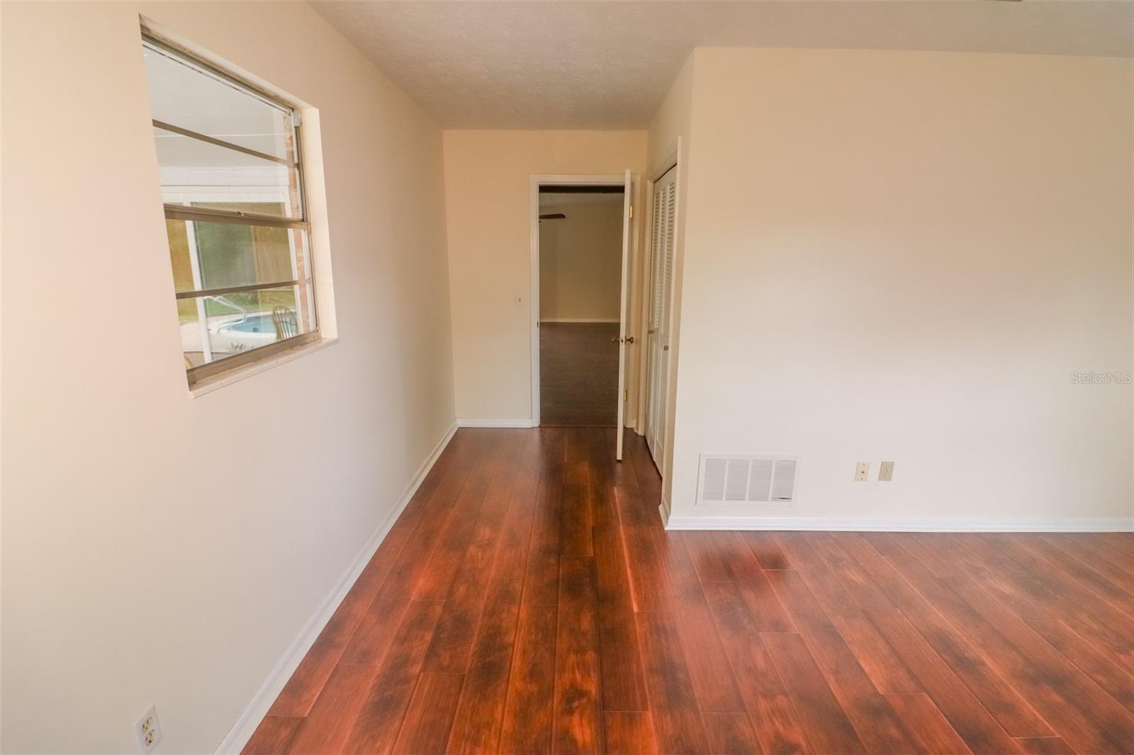 Image 12 of 31 For 3442 Red Oak Circle E