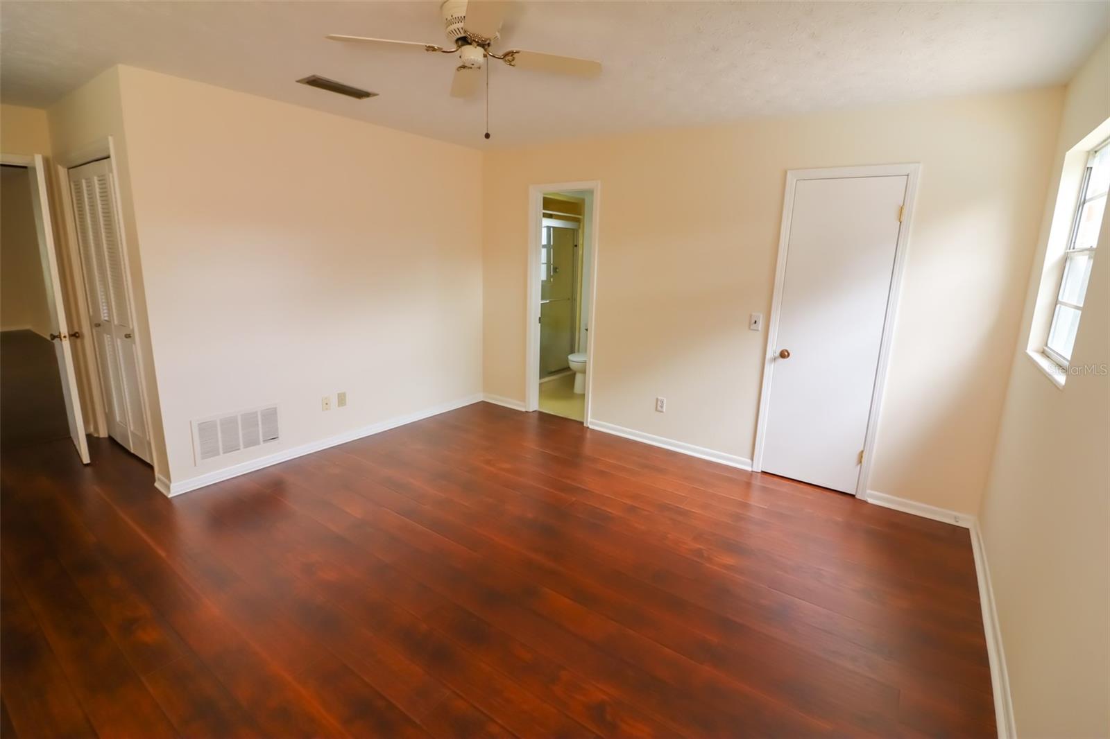 Image 13 of 31 For 3442 Red Oak Circle E