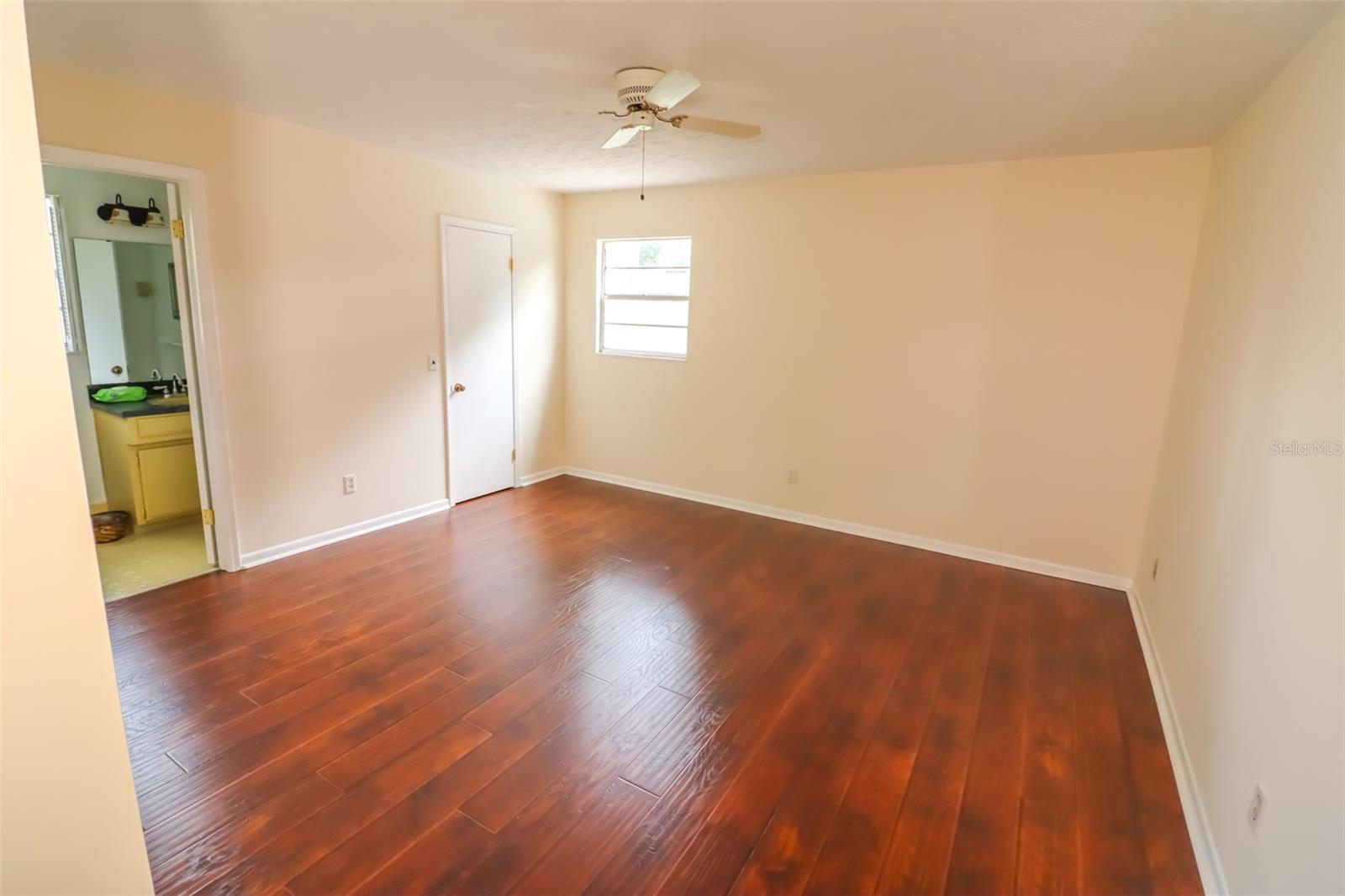 Image 14 of 31 For 3442 Red Oak Circle E