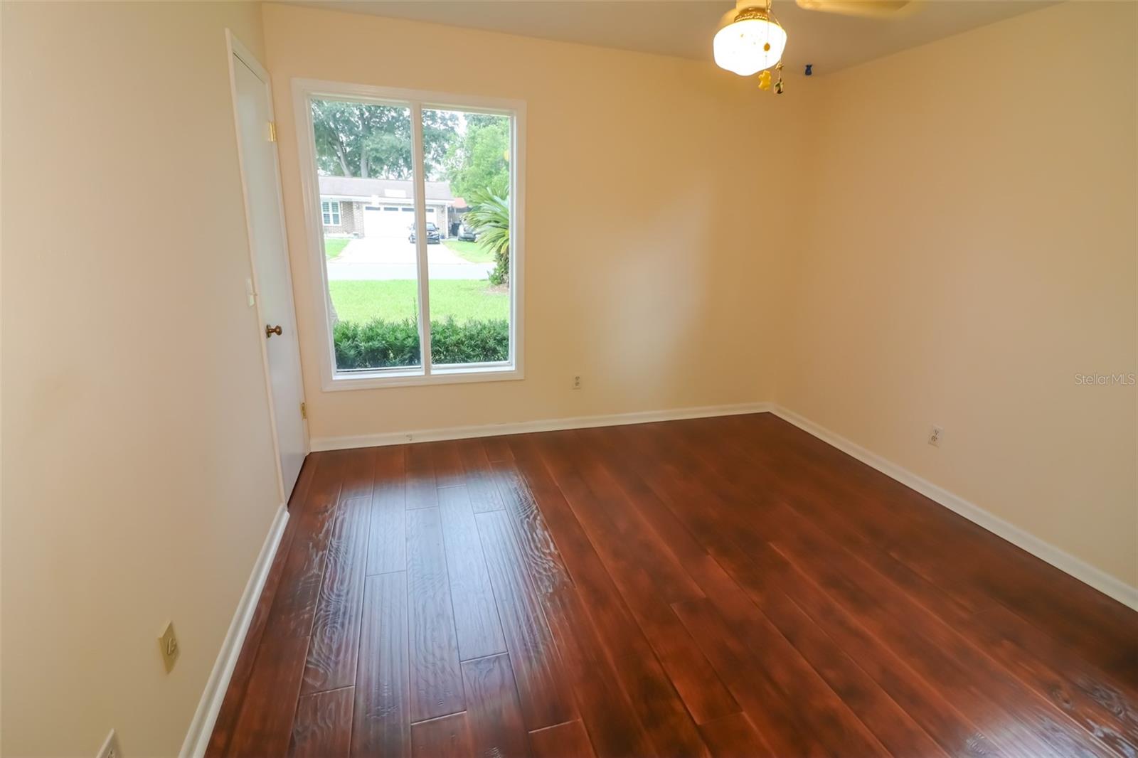 Image 17 of 31 For 3442 Red Oak Circle E