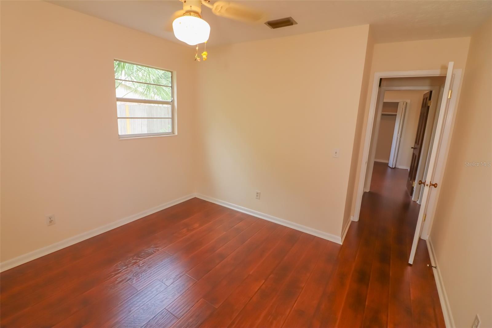 Image 18 of 31 For 3442 Red Oak Circle E